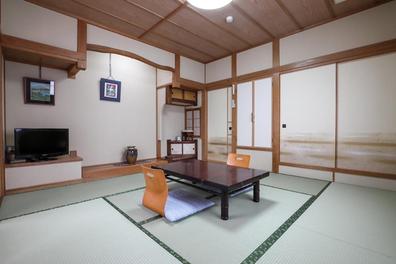 Tsukasaya Ryokan Hotel Tsuruoka Buitenkant foto