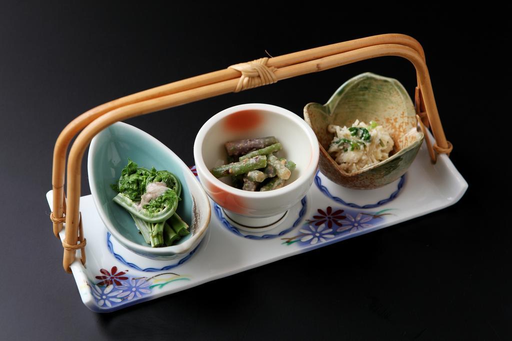 Tsukasaya Ryokan Tsuruoka Buitenkant foto