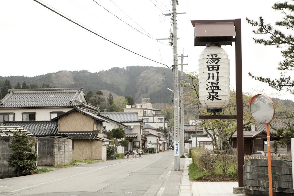 Tsukasaya Ryokan Tsuruoka Buitenkant foto